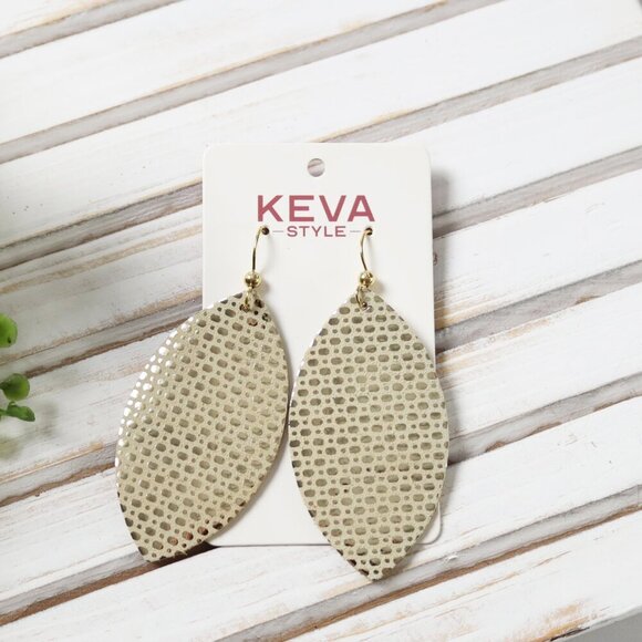 Keva Style Jewelry - 🆕 Keva Style Point on Cream Leather and Gold Earrings